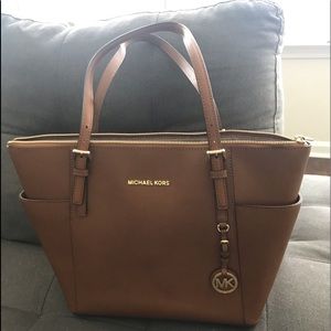 MK large East West Jetset Tote🥳🥳🥳